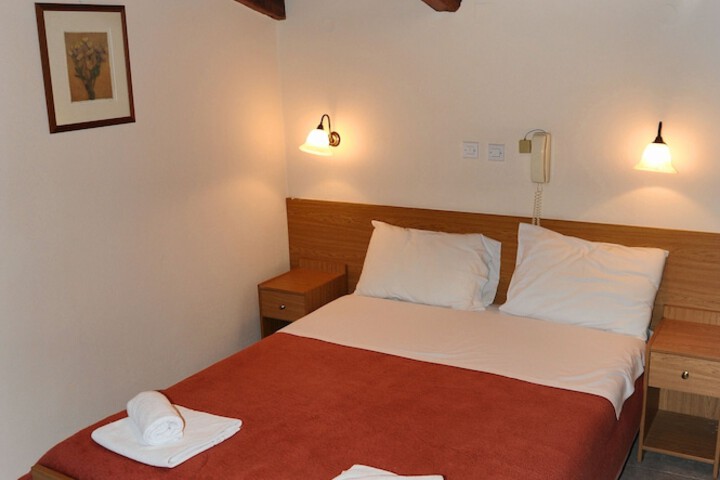 Room 9 of 82