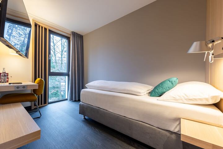 Room 48 of 89