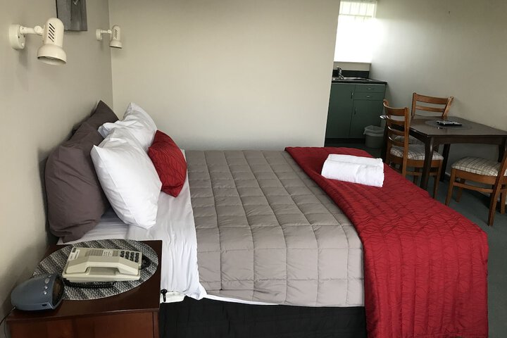 Room 28 of 100