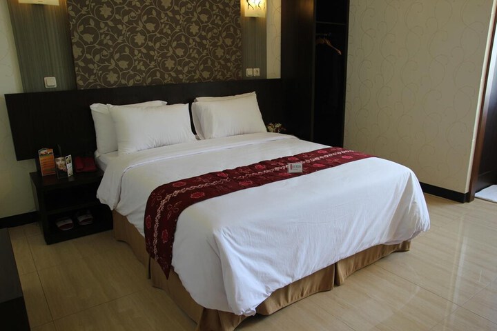 Room 5 of 33