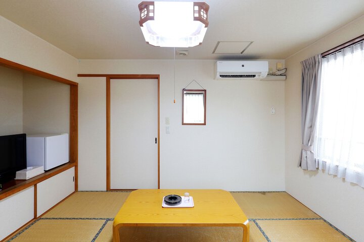 Room 14 of 64