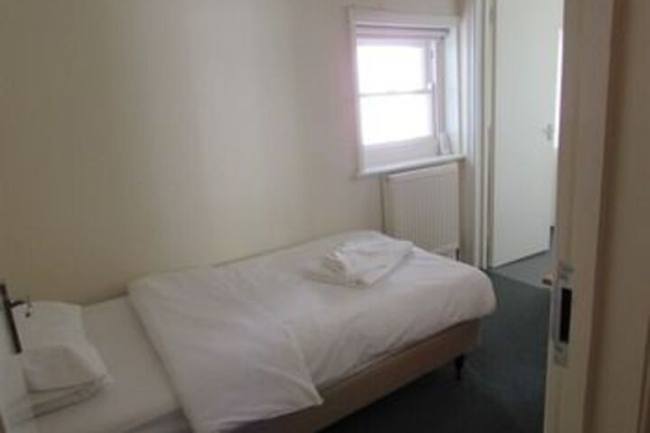 Room 9 of 24