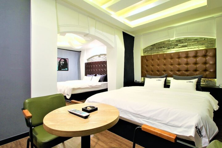 Room 9 of 49