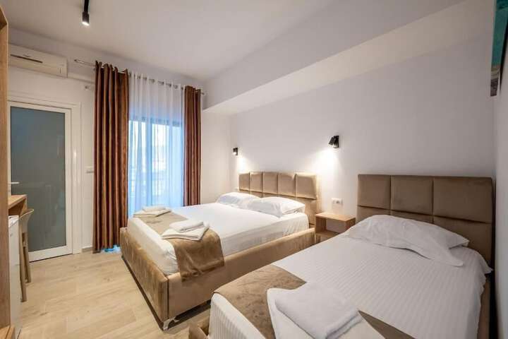 Room 34 of 163