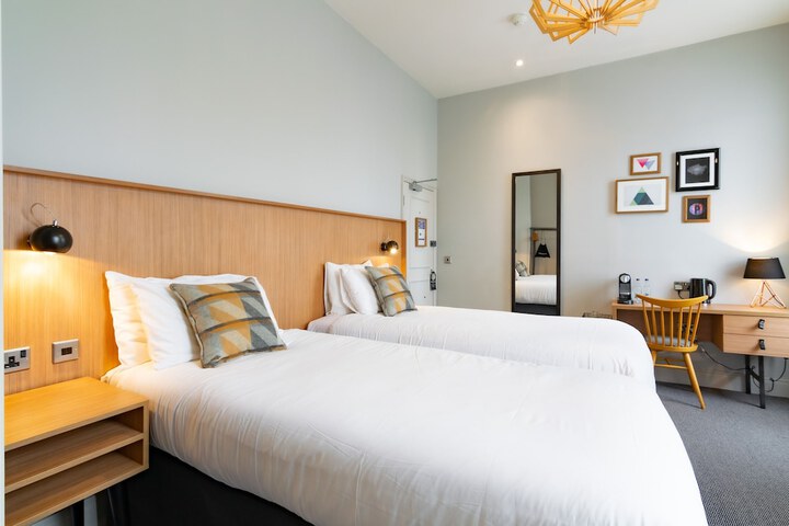 Room 21 of 53