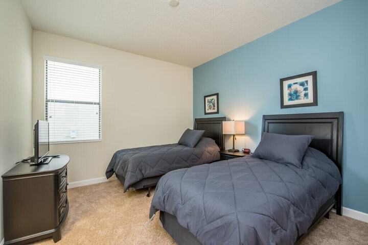 Room 5 of 37