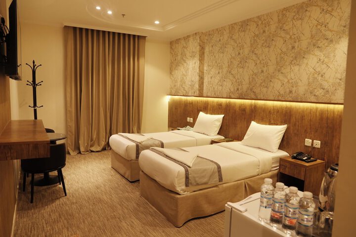 Room 17 of 27