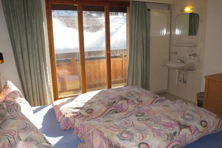 Room 5 of 11