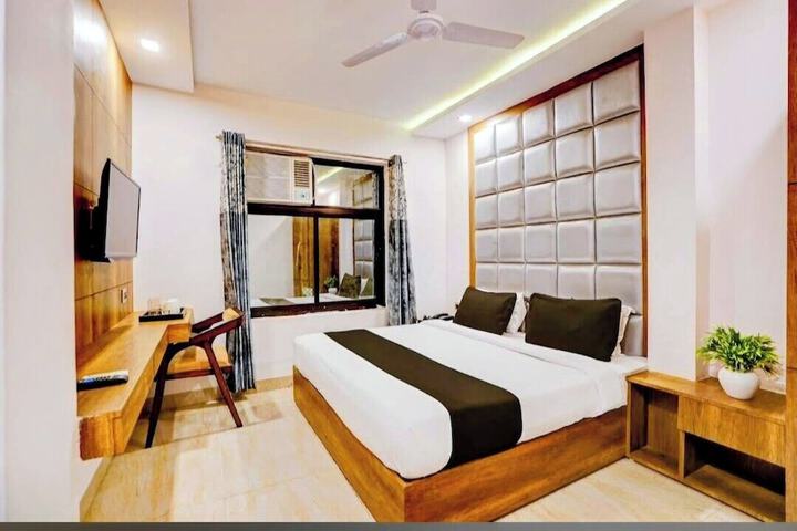 Room 2 of 8