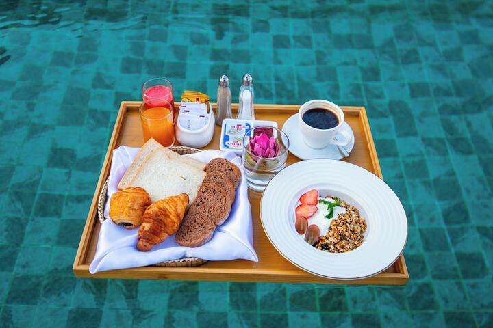 Breakfast/Coffee Service 162 of 198