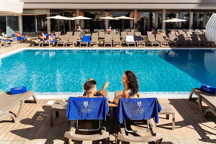 Hotel Pool