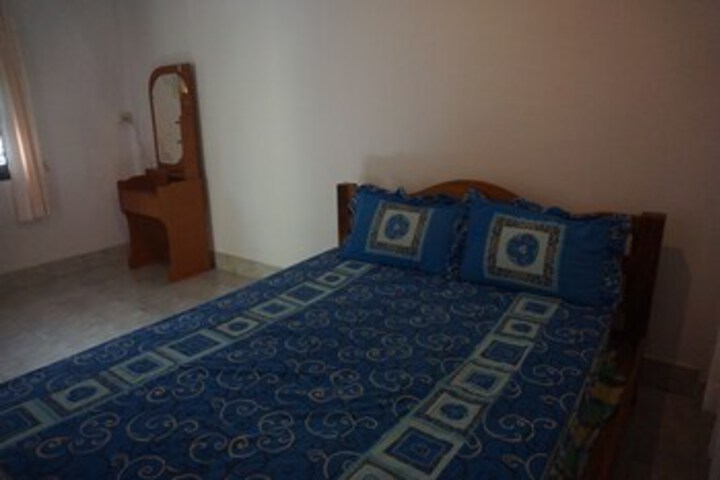 Room 13 of 20
