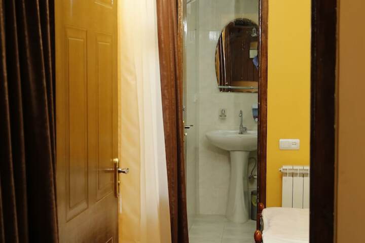 Room 7 of 10