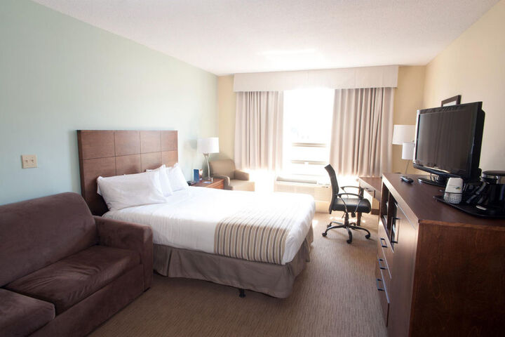 Room 33 of 64