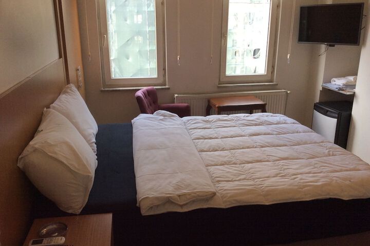 Room 4 of 39