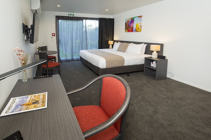 Room 2 of 81