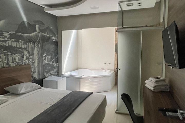 Room 17 of 31