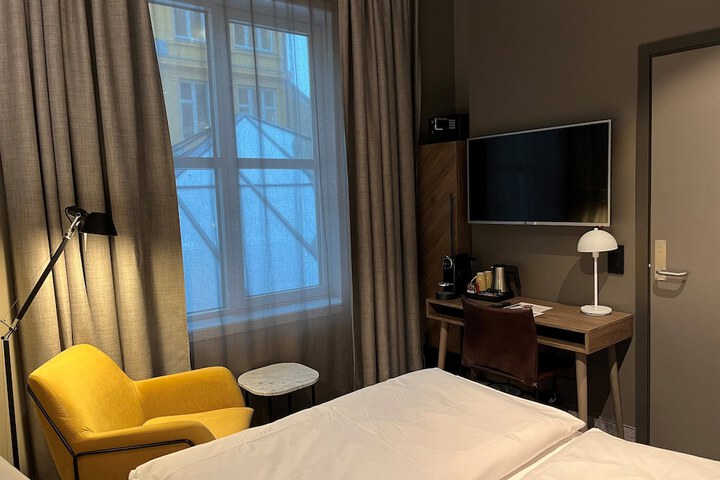 Room 11 of 87