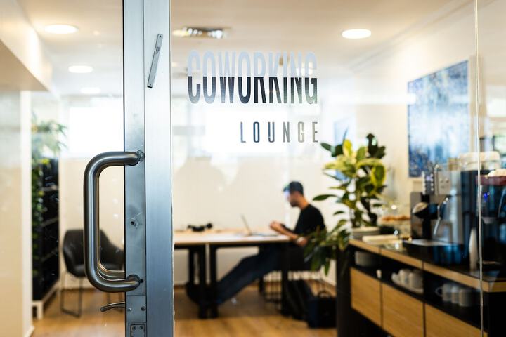 Lounge 71 of 88