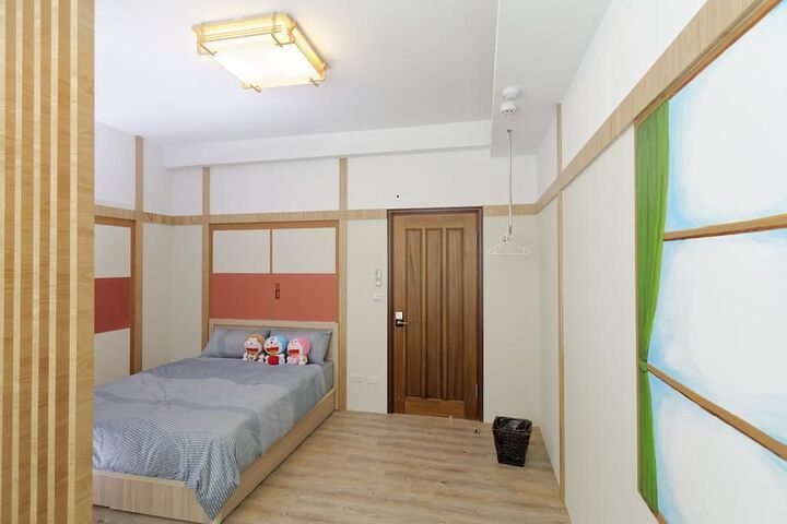 Room 5 of 6