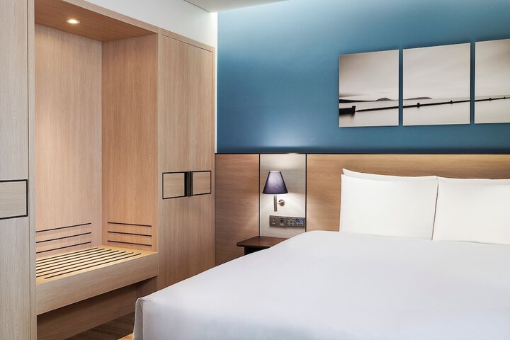 Room 27 of 62