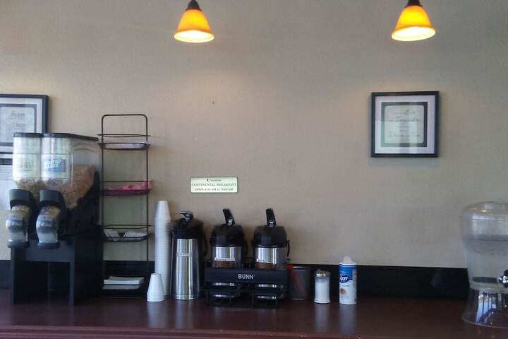 Breakfast/Coffee Service 25 of 33