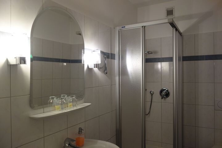 Room 32 of 50