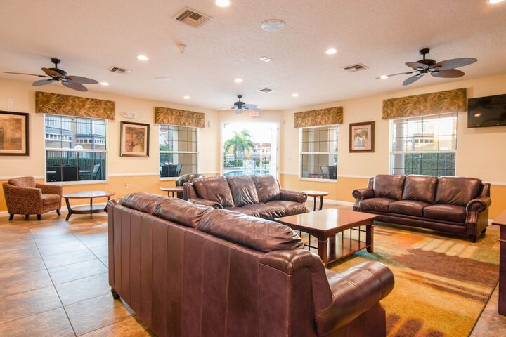 Lounge 58 of 69