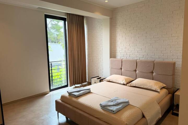 Room 7 of 95