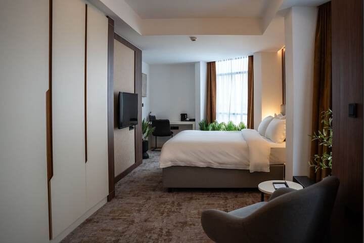 Room 10 of 27