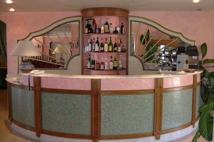 Lounge 18 of 31