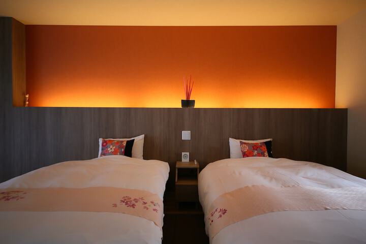 Room 6 of 11