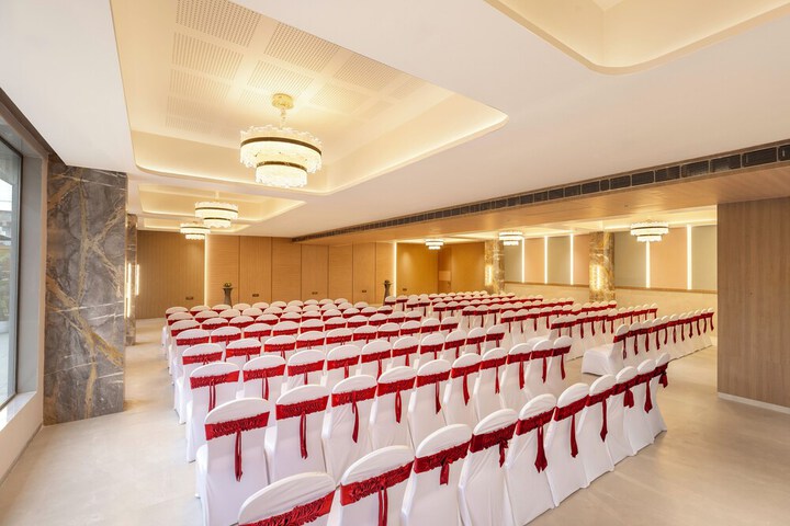 Ballroom/Hall 24 of 26
