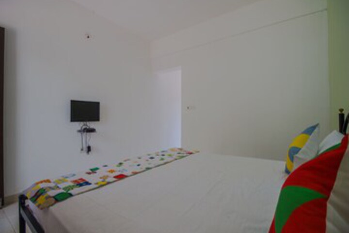 Room 6 of 10