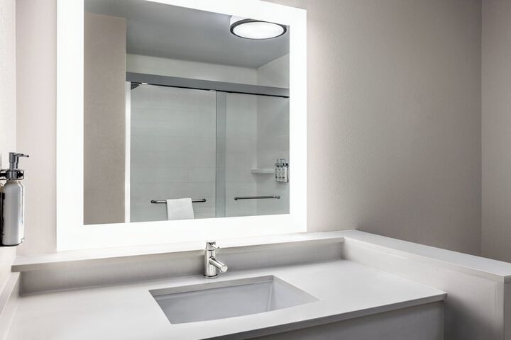 2 Queen Standard Bath Shower Combination (11 of 16)
