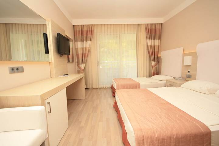 Room 4 of 32