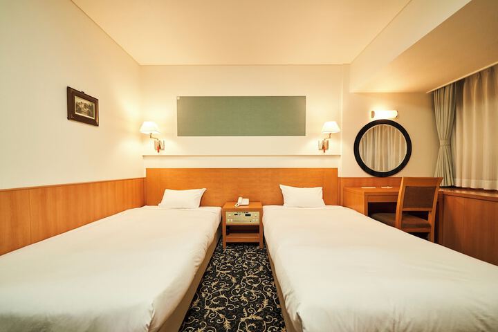 Room 18 of 152
