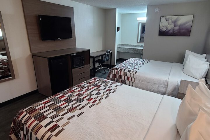 ADA Accessible Deluxe Queen Bed (5 of 8)
