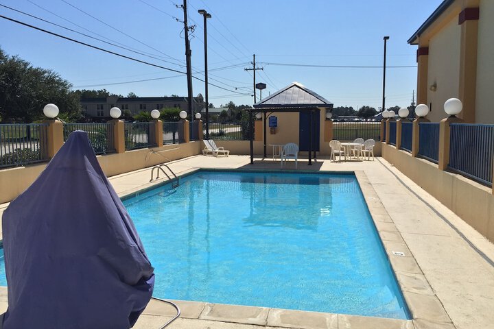 Hotel Pool