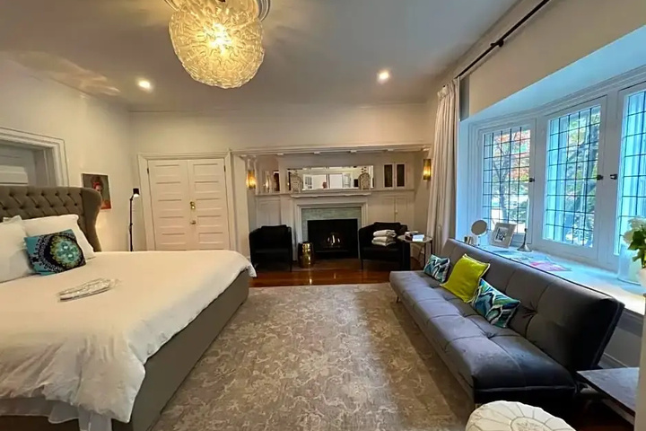 Room 5 of 17