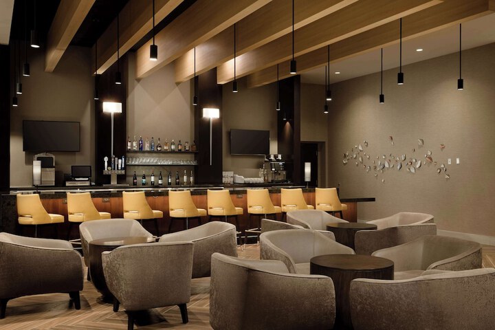 Lounge 59 of 63