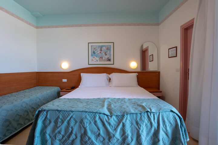 Room 13 of 40