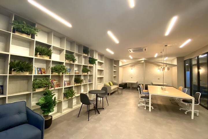 Business Center 48 of 51