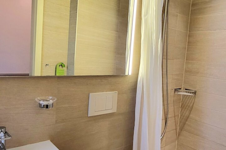 Room 28 of 59