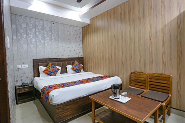 Room 14 of 34
