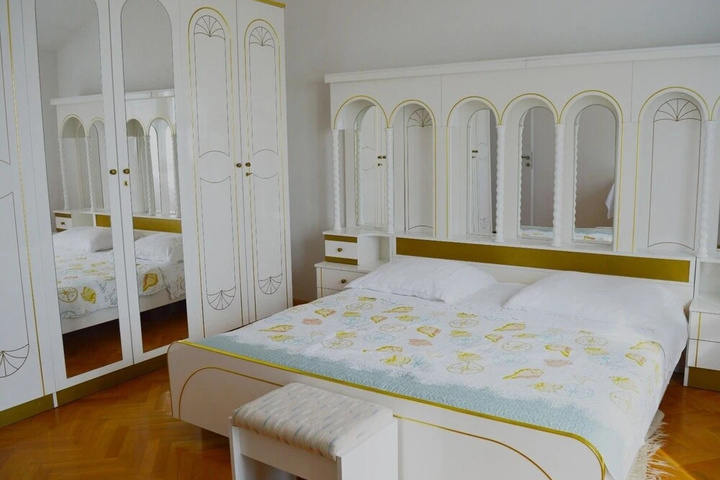 Room 2 of 17
