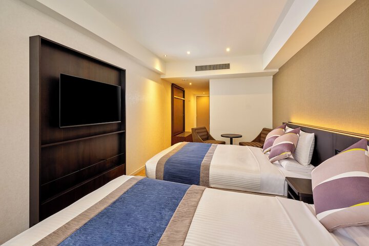 Room 15 of 35