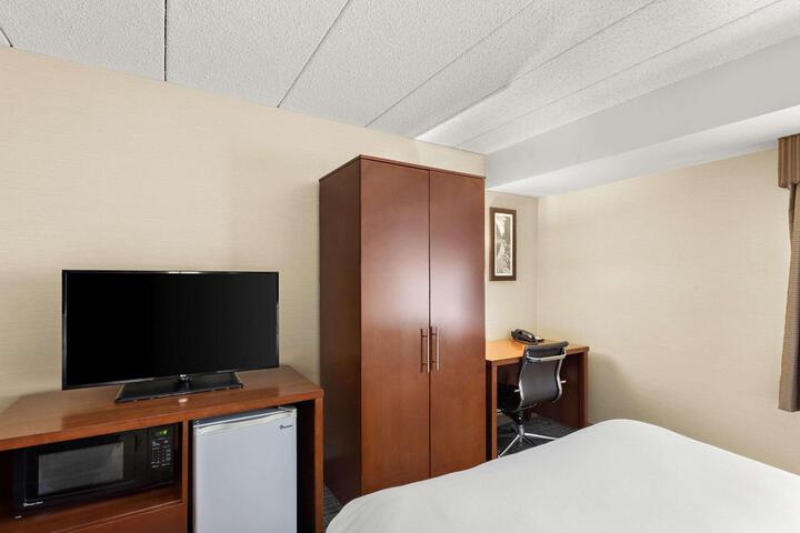 Standard Room, King or Two Doubles (6 of 6)