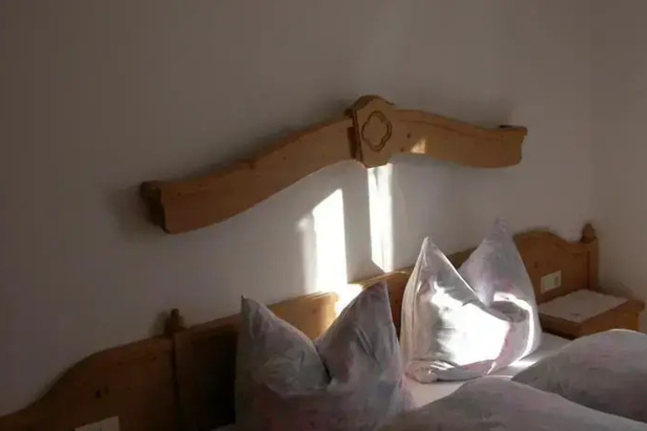 Room 4 of 11