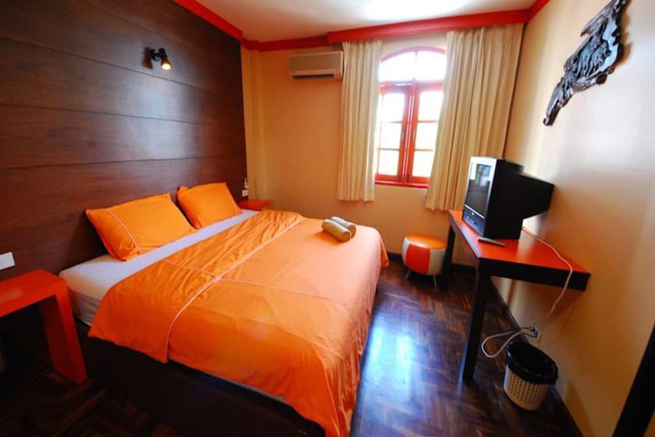 Room 2 of 18